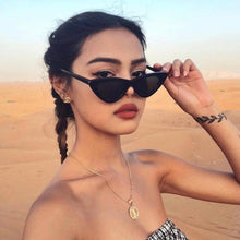 Load image into Gallery viewer, Vintage Cateye Sunglasses
