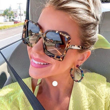 Load image into Gallery viewer, Higodoy Fashion Oversized Women Sunglasses